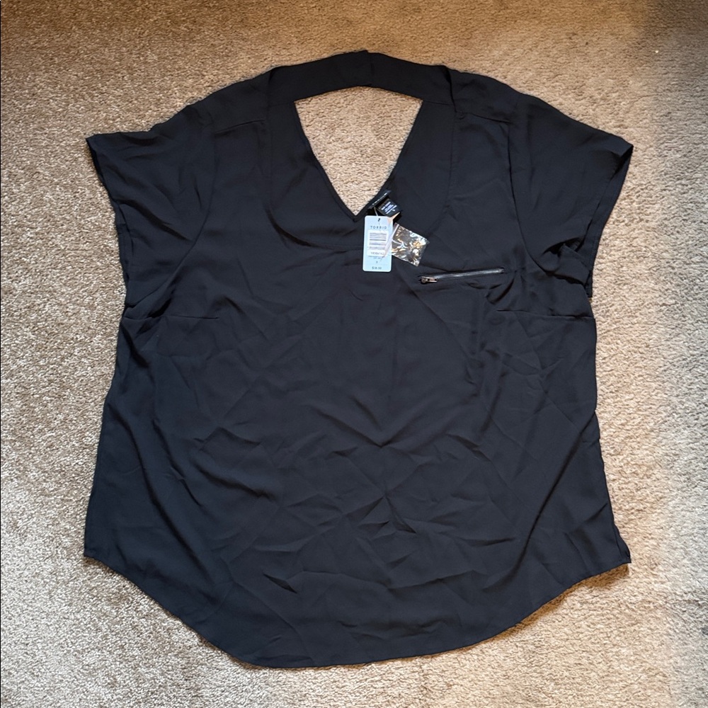 NWT Torrid Short Sleeve Deep Neck Zipper Shirt Size 3 22-24